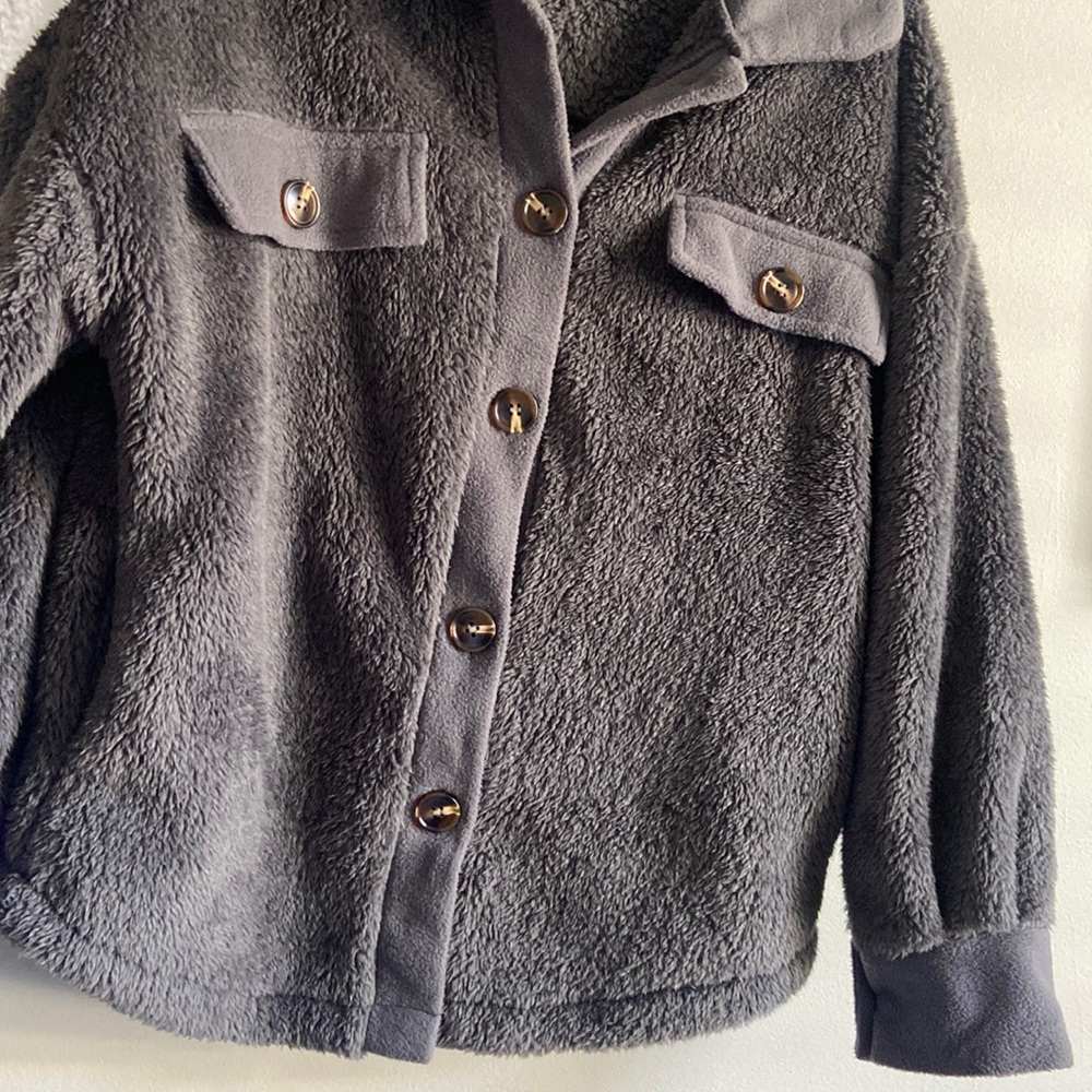 Women’s shacket (jacket)